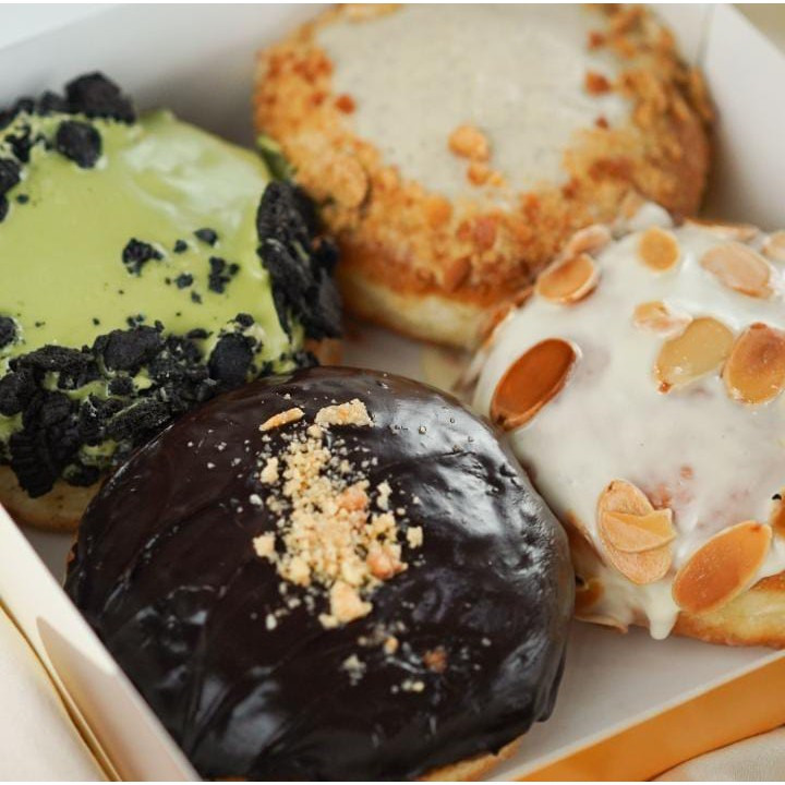 

Chocban Jakarta Rawamangun - Donat Sourdough mix 1 box isi 4