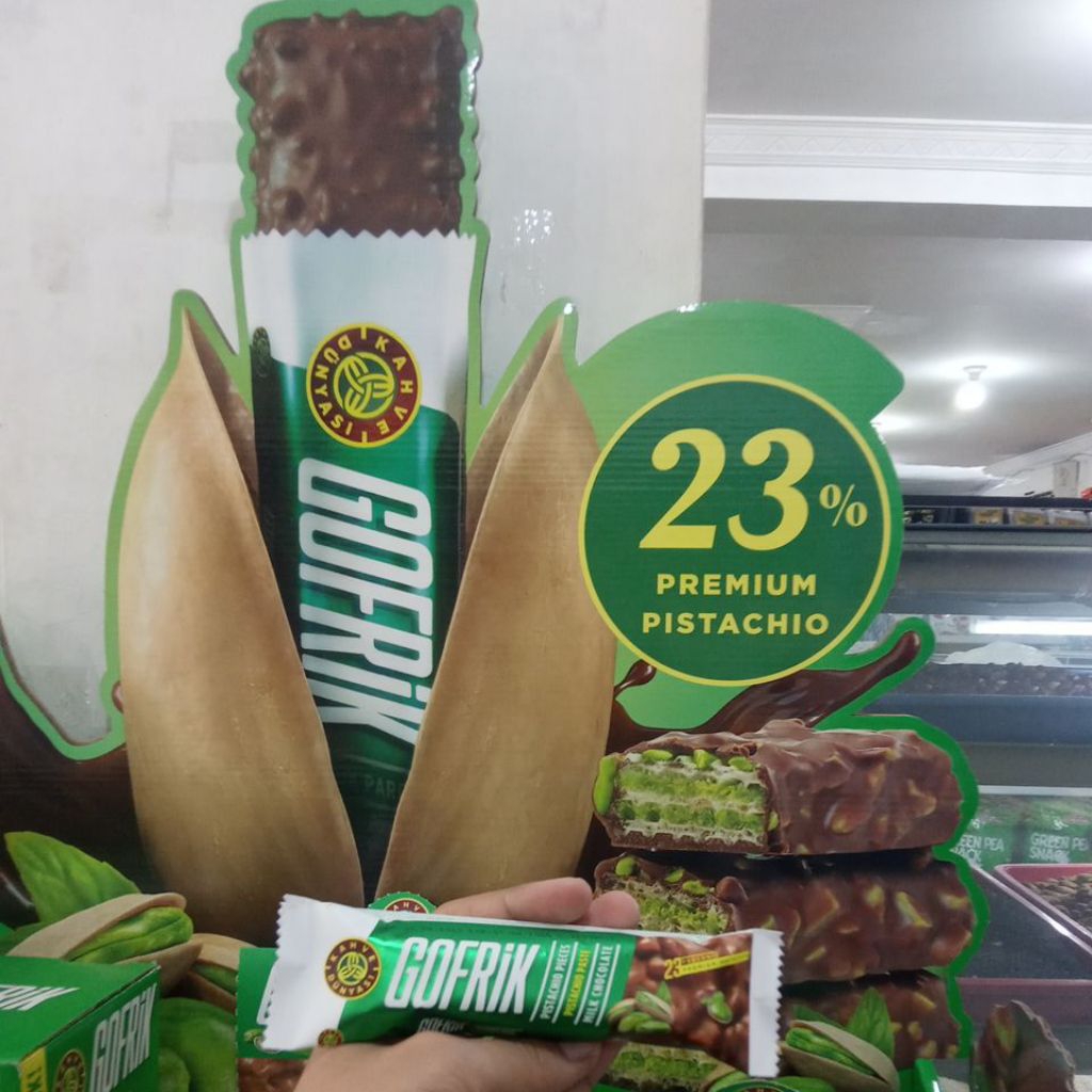 

GOFRIK PISTACHIO PIECES, PISTACHIO PASTE, MILK CHOCOLATE BERAT BERSIH 24GR