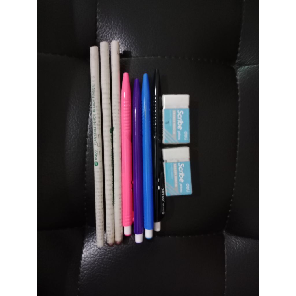 

1 set alat tulis (4 bolpen Joyko & 2 penghapis Deli ukuran sedang) Bonus 3 pensil Vinfast