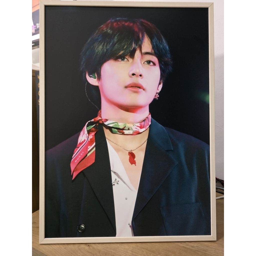 NUNA V EXHIBITION TAEHYUNG POTRAIT FRAME A2 ORI