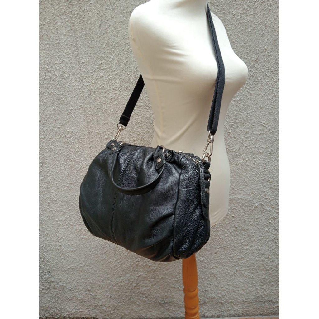 The Sak sling bag kulit asli, tas selempang