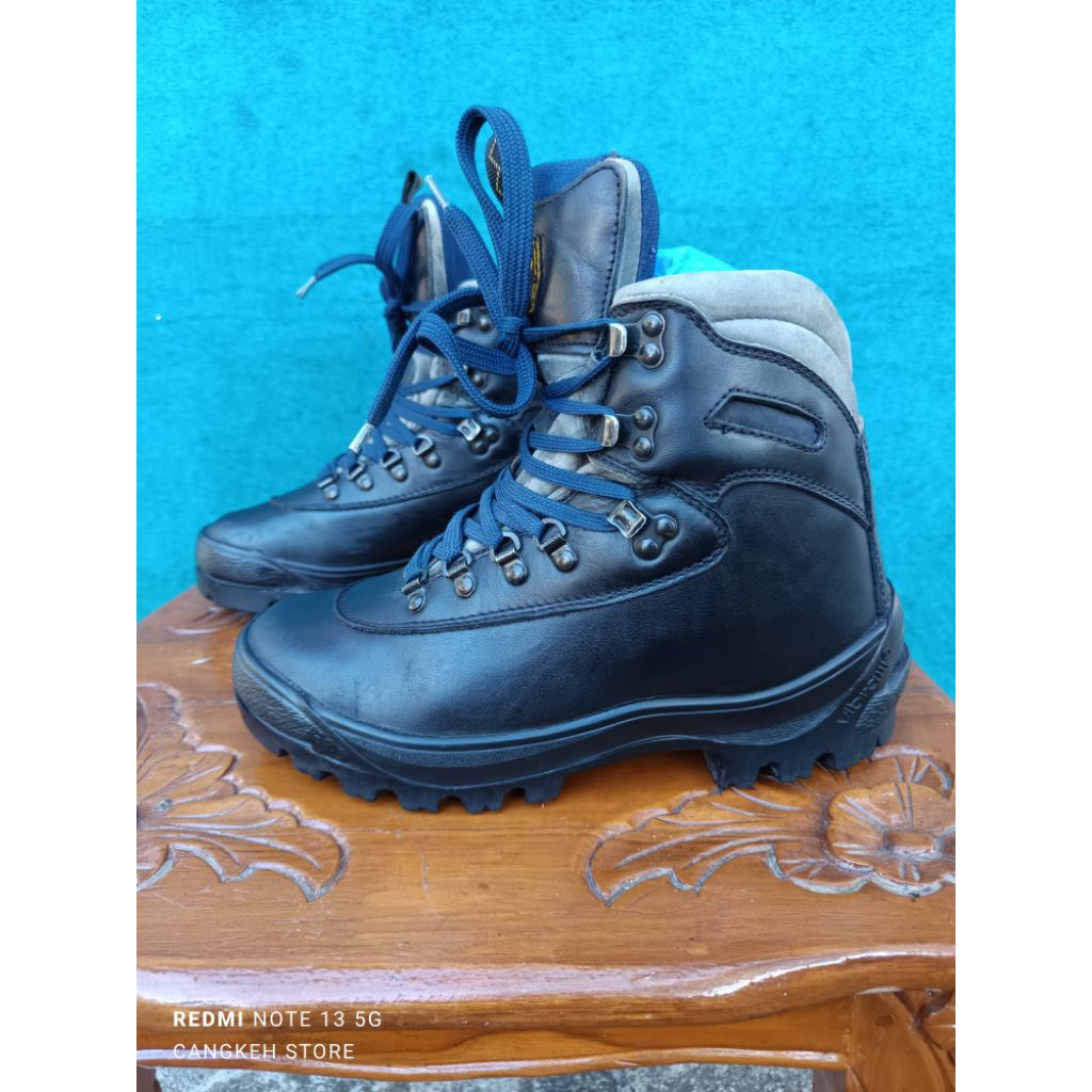 ASOLO size 40⅔ insole 25cm , sepatu hiking, sepatu outdoor, sepatu gunung, sepatu lapangan, sepatu k