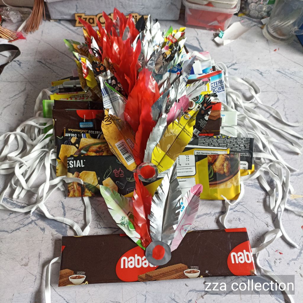 topi daur ulang, bando daur ulang, hiasan kepala daur ulang