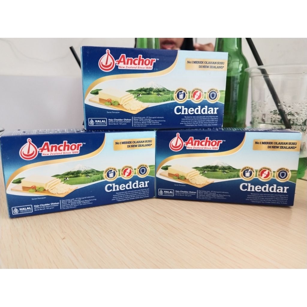 

Anchor cheddar block cheese/ keju cheddar 150 gram