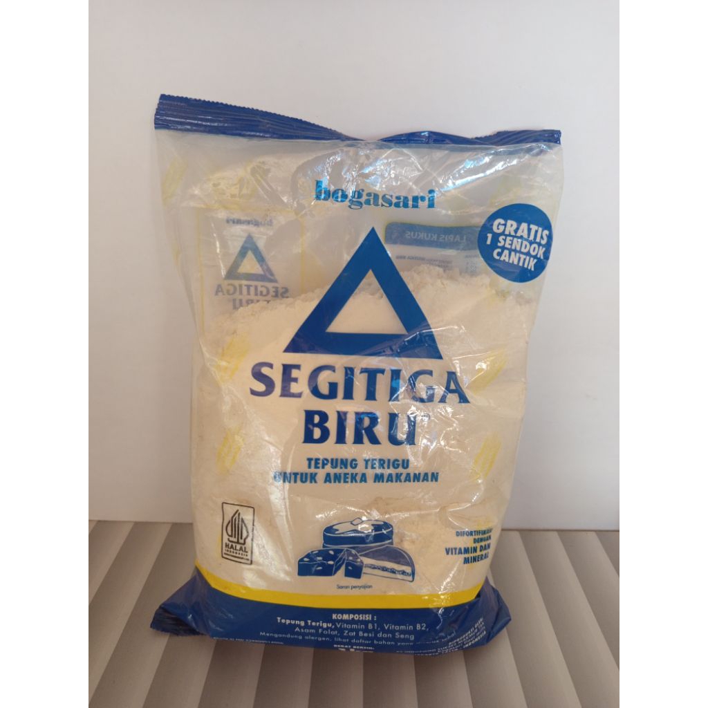 

Tepung Segitiga Biru