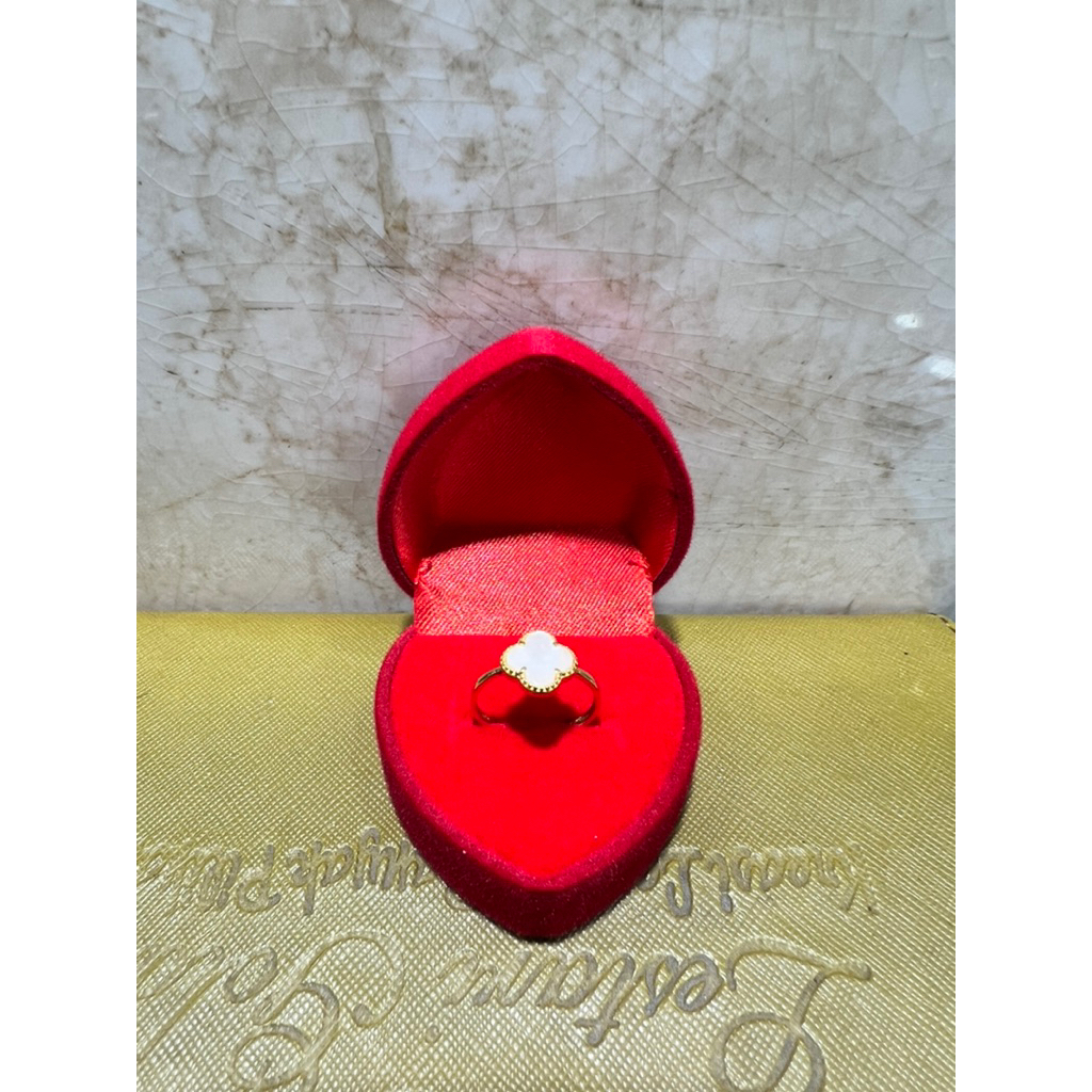 Cincin vancleef putih