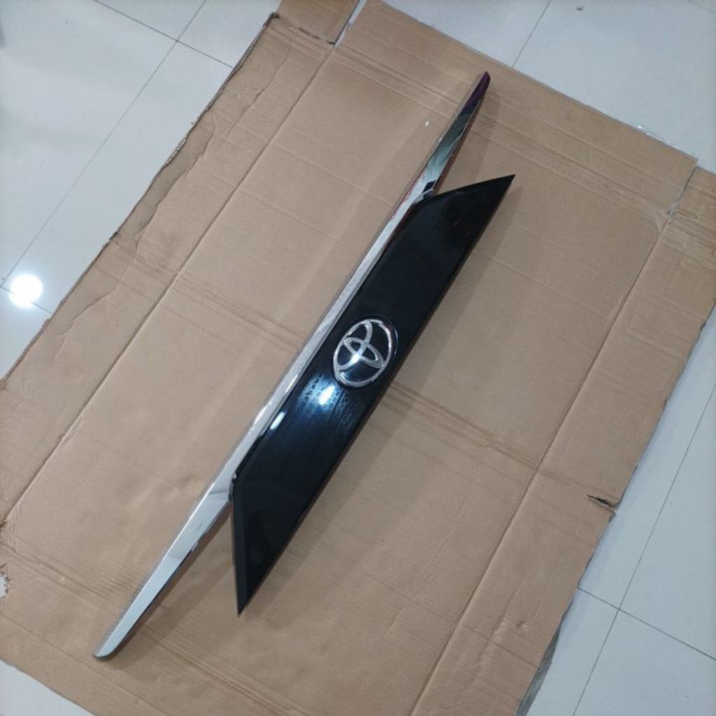 Trunklid Bagasi Innova Zenix Original
