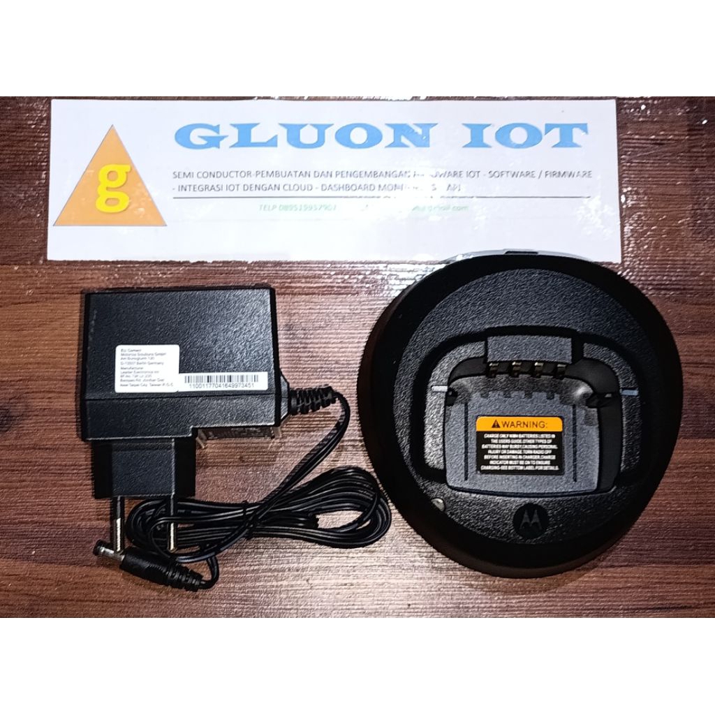 CHARGER HT MOTOROLA CP1660 CP1300 CAS HT MOTOROLA CP 1600 1300 ORY 1 SET DESKTOP PLUS ADAPTOR