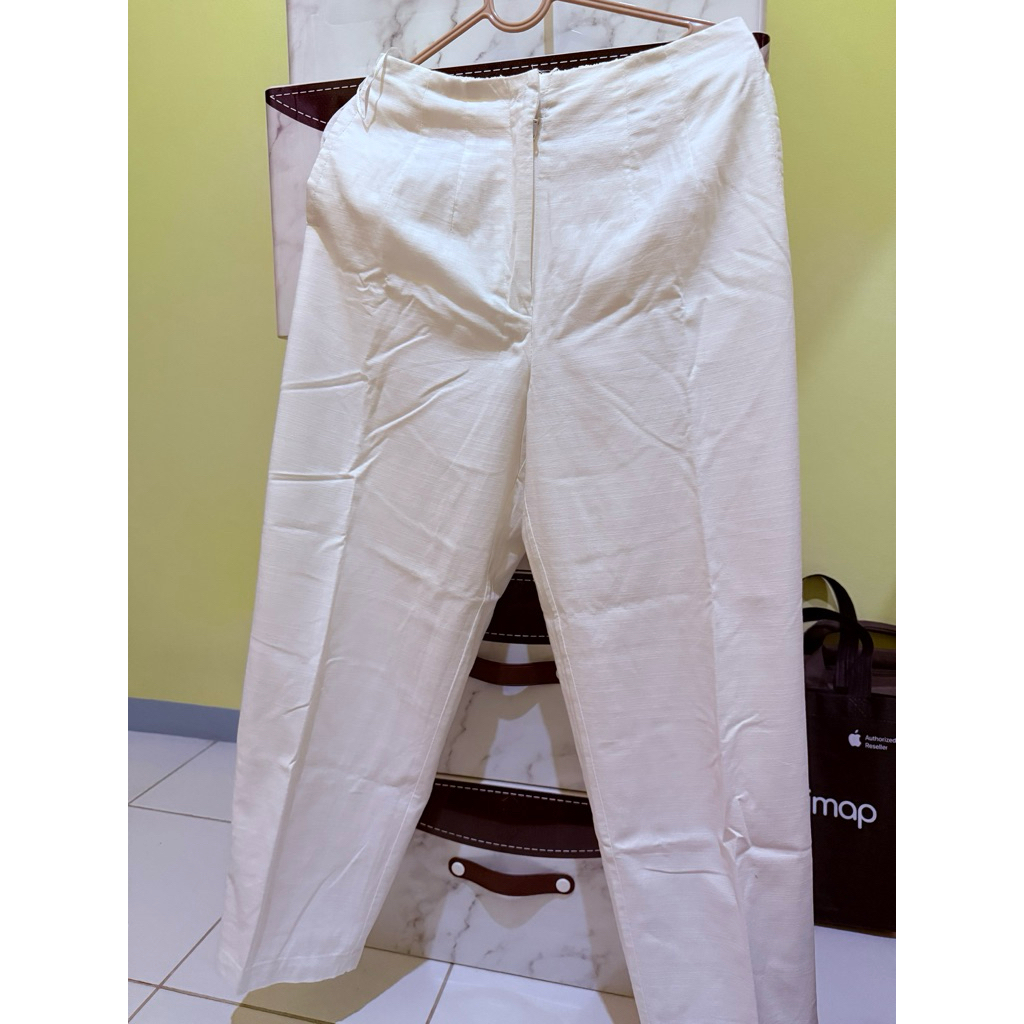 PRELOVED CELANA SEBETIS ET CETERA UKURAN 4