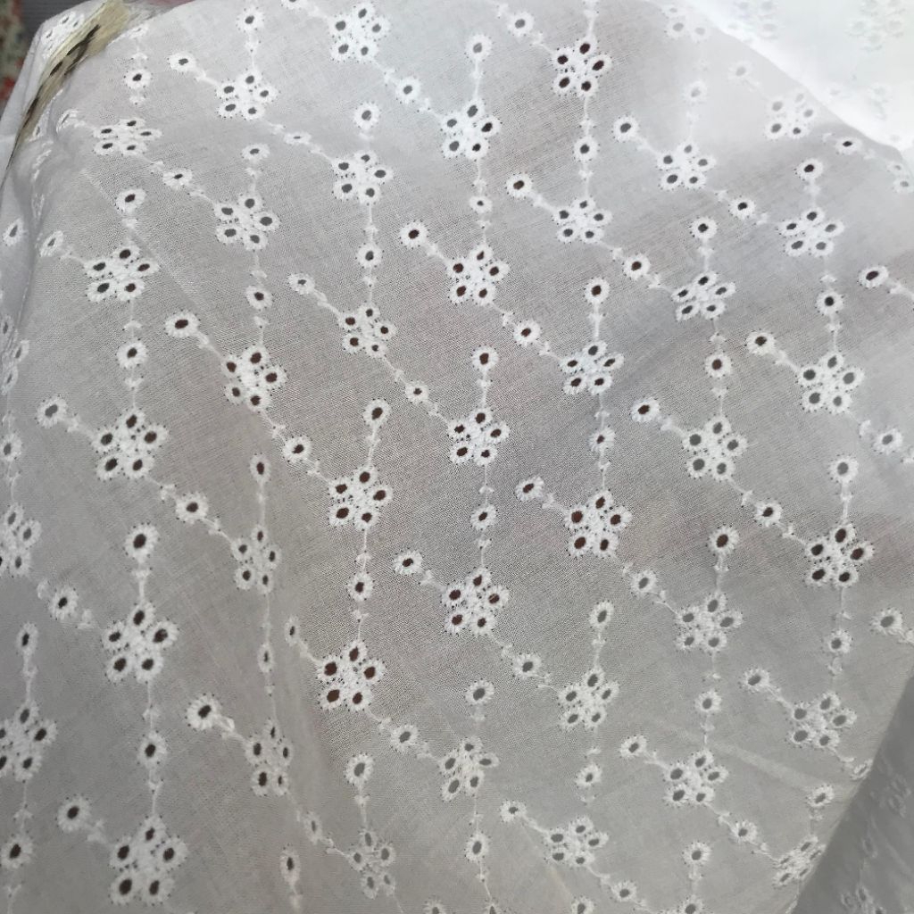 Kain bordir - kain katun bordir - katun bordir bolong - kain katun bordir import - kain gamis bordir