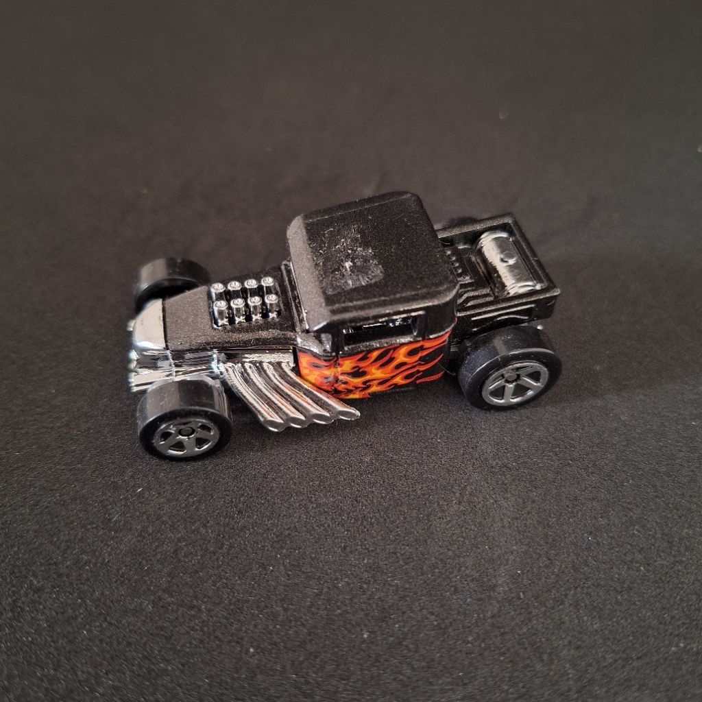 Hot Wheels Boulevard Series Bone Shaker