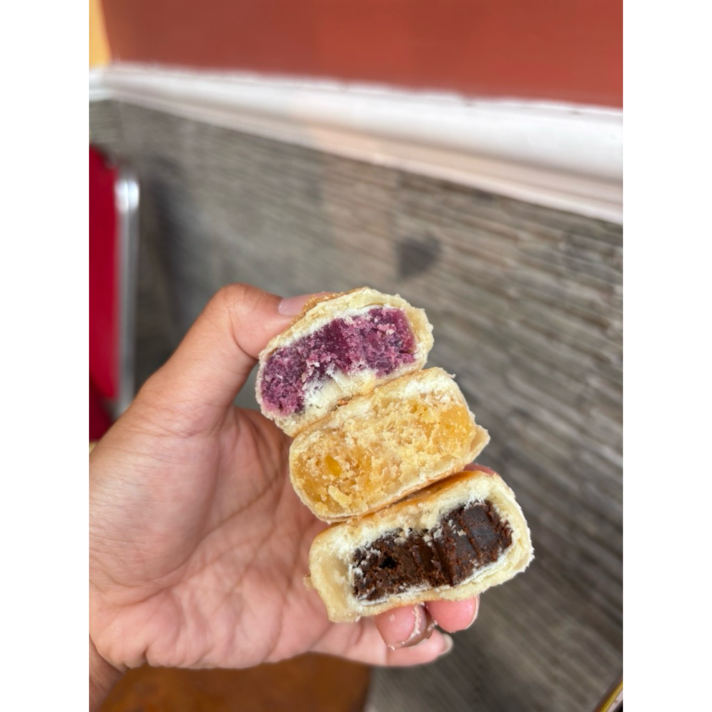 

Bakpia BIMA rasa UBI UNGU Oleh-oleh khas Jogja isi 10 / isi 20