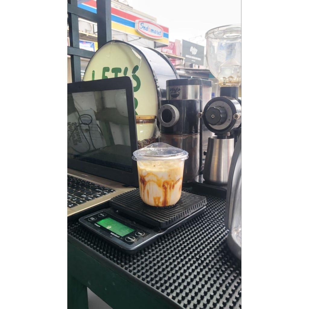 

Kopi susu gula aren premium