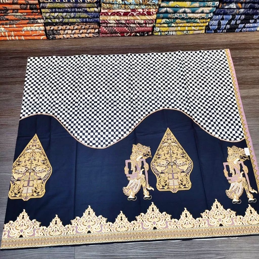 Kain Batik Primisima Motif Wayang dan Gunungan