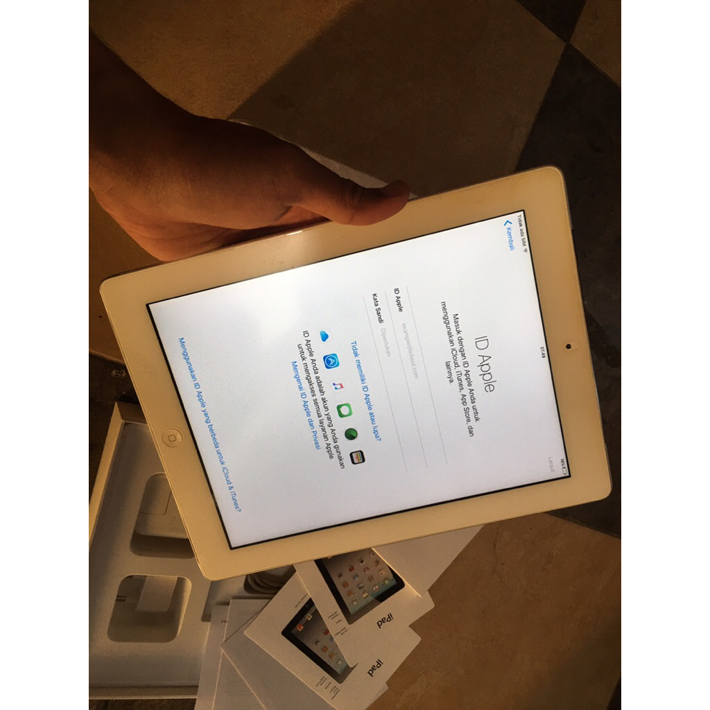iPad 2 Bekas, 32GB Wifi & Cell Original - Apple in California. Lengkap Mulus