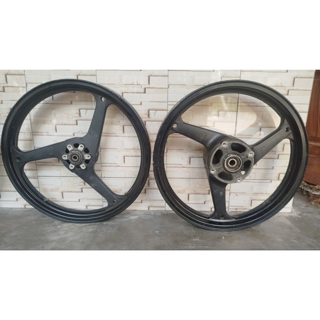 Velg set original tiger revo velg racing tiger revo enkei ring 18