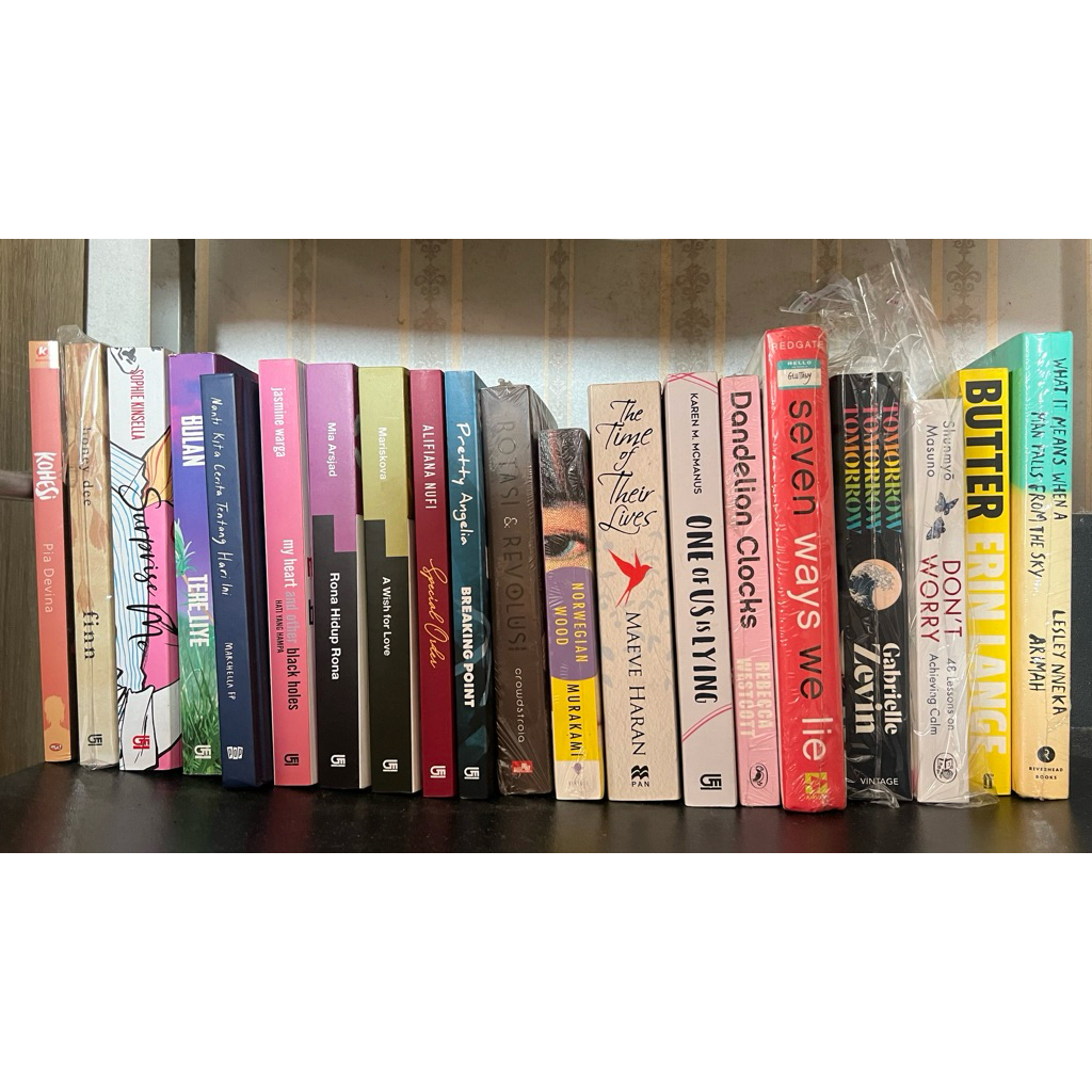 PRELOVED BUKU NOVEL INDONESIA ENGLISH BOOK ORIGINAL NANTI KITA CERITA TENTANG HARI INI NKCTHI BULAN 