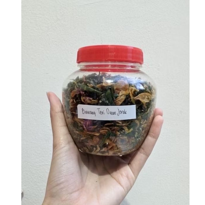 

Sambal Bawang garing gurih, bawang kacang daun jeruk, bawang teri daun jeruk, Sambal bawang teri kacang daun jeruk. Ukuran gentong/150 gr