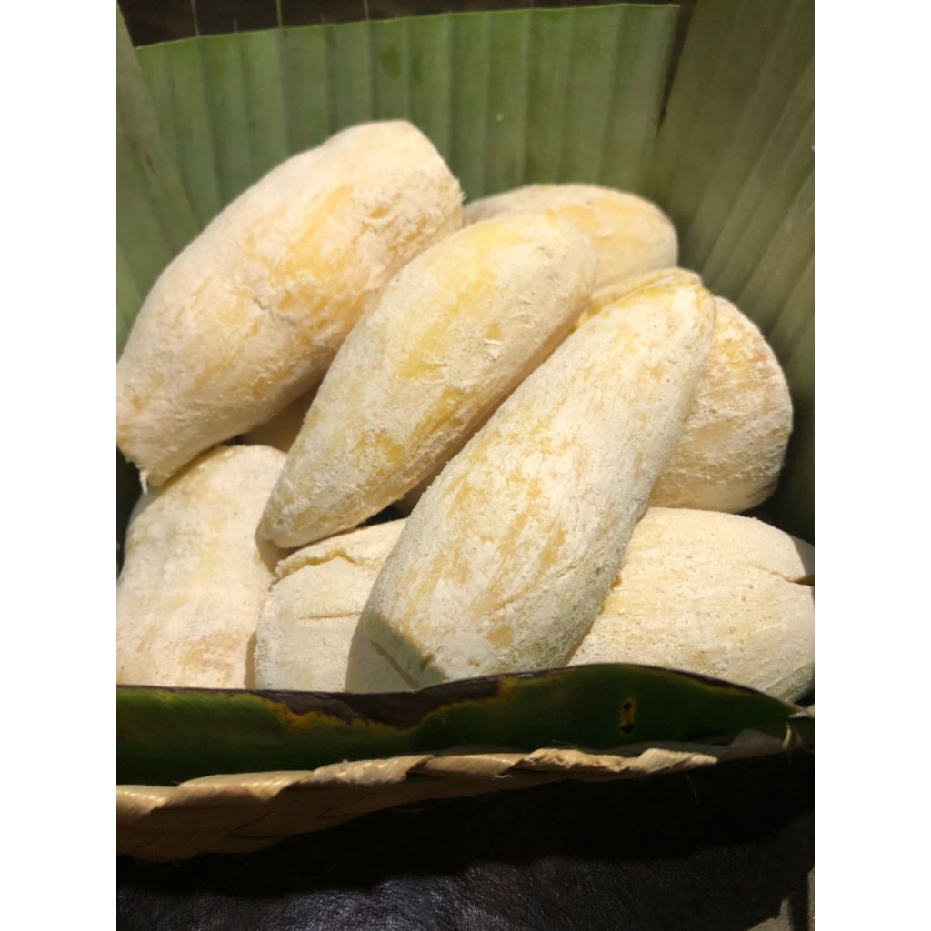 

Tape singkong mentega 2 kg manis dan legit kemasan besek bambu