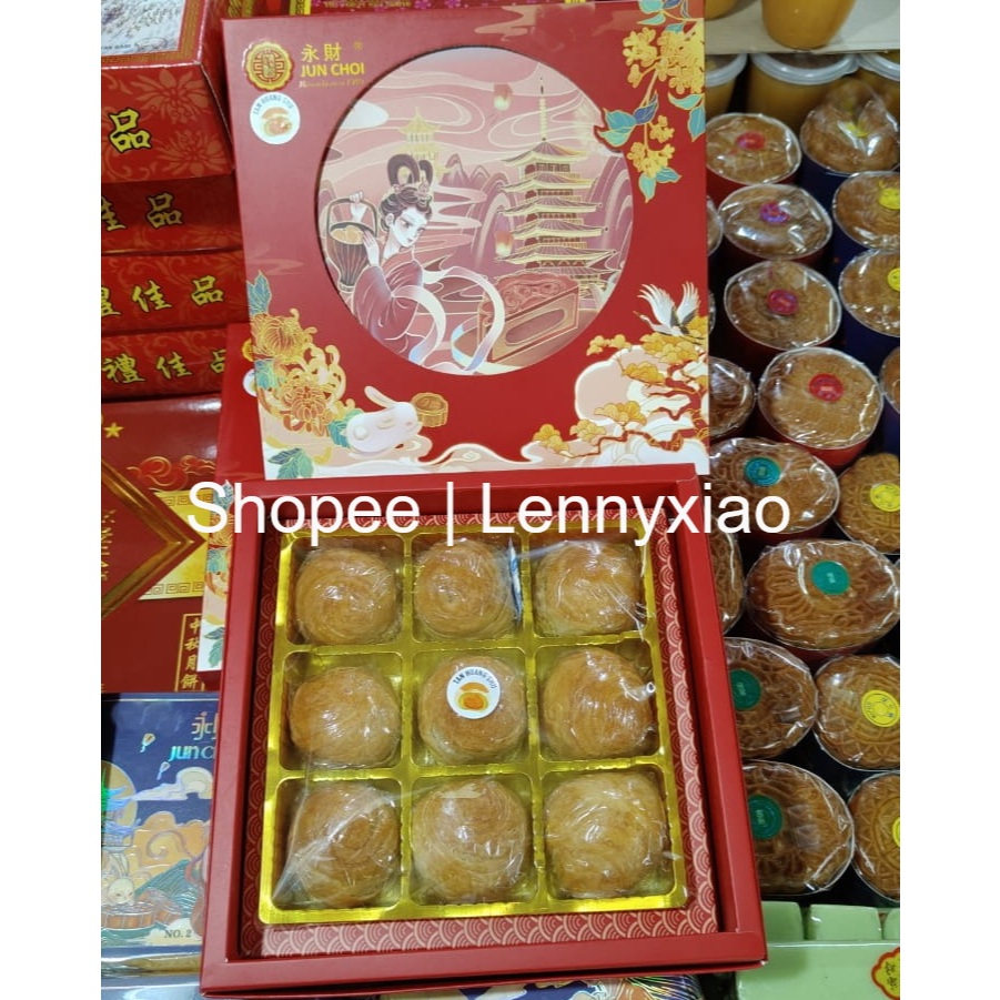 

Moon Cake Premium Tan Huang Su Kue Bulan Telur Asin Jun Choi Singkawang - Isi 9 pcs HALAL