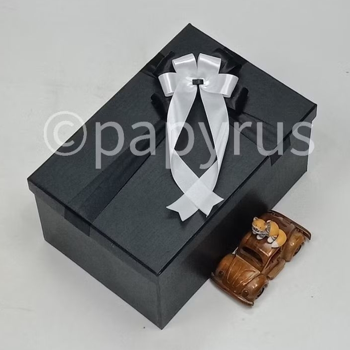 

PAPYRUS 20x30 Tinggi 15cm Kotak Kado Gift Box Hardbox Hampers Hadiah V1