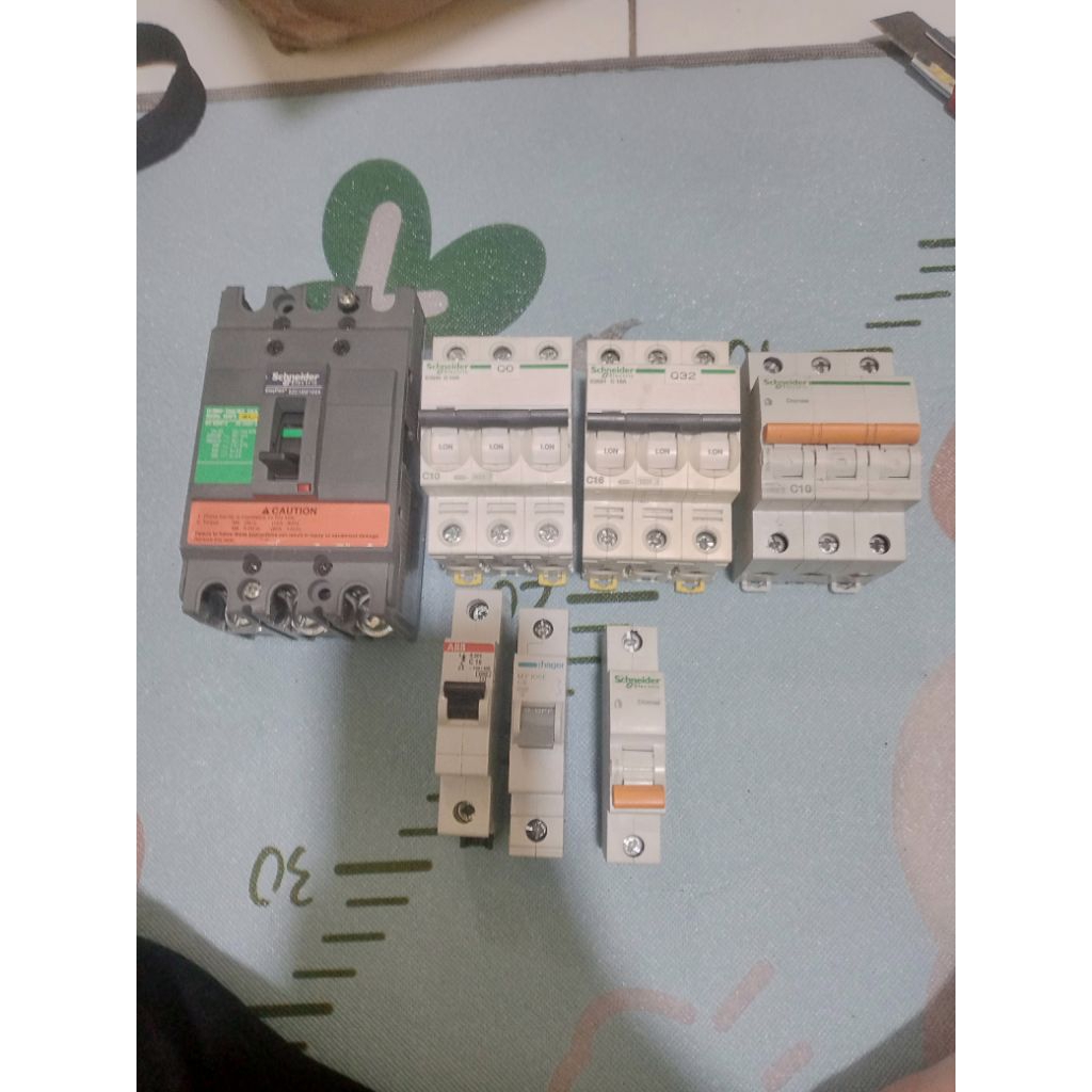 mccb mcb 1 phase 3 phase schneider