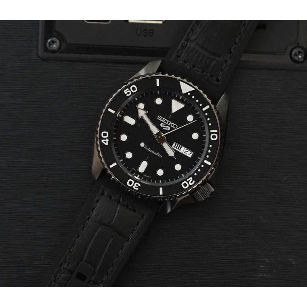 Jam Tangan Pria Seiko 5 Sports SRPD65K3 Sports Style Automatic Black Dial Black Rubber Strap