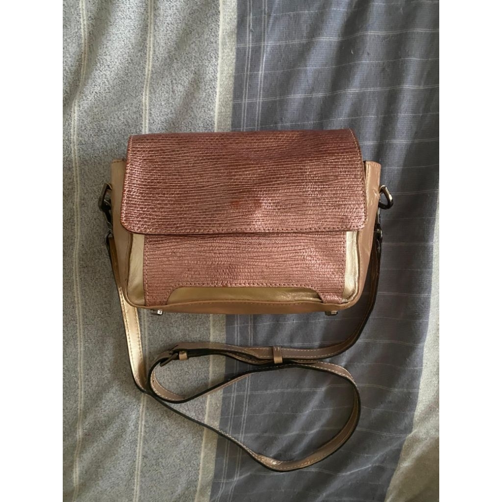 H by ekatrina preloved sling bag