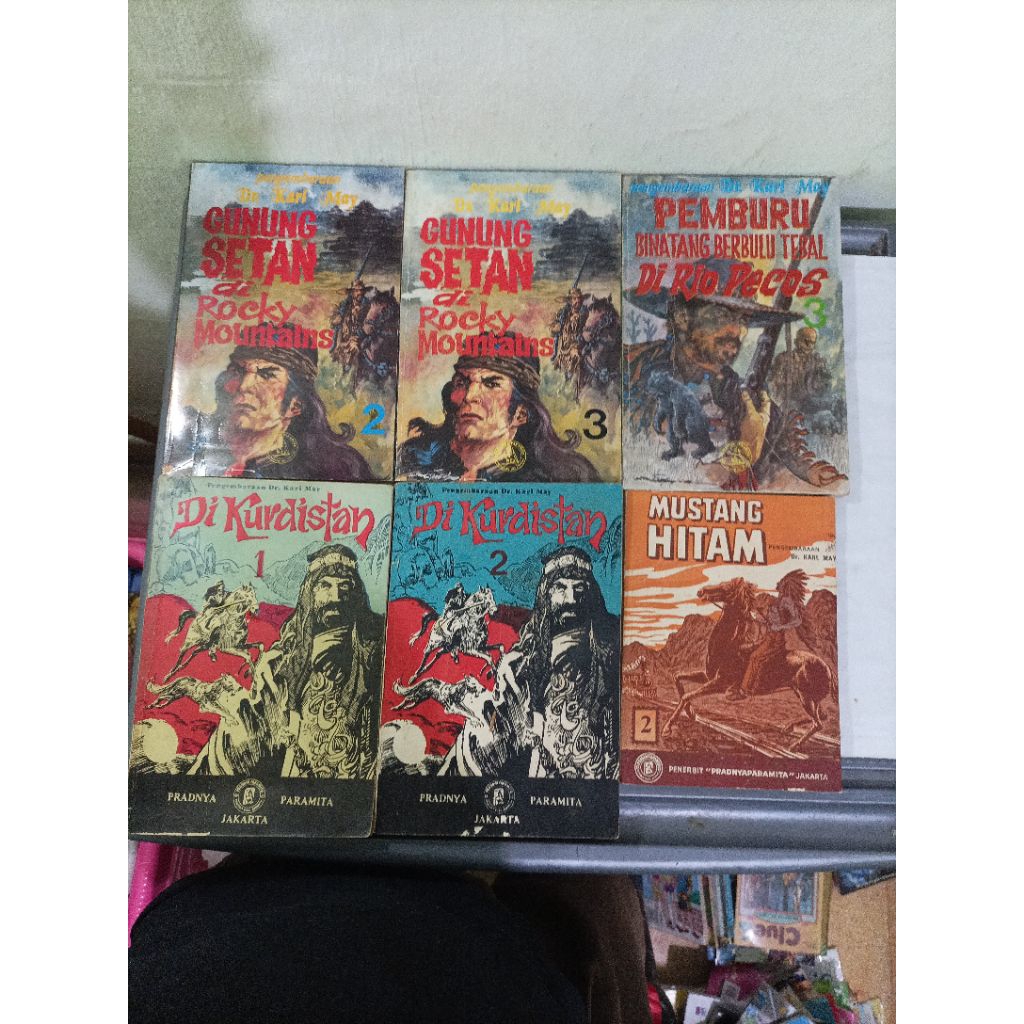 buku terjemahan Karl may gunung setan  di Rocky mountains, Mustang hitam, di Kurdistan, pemburu bina