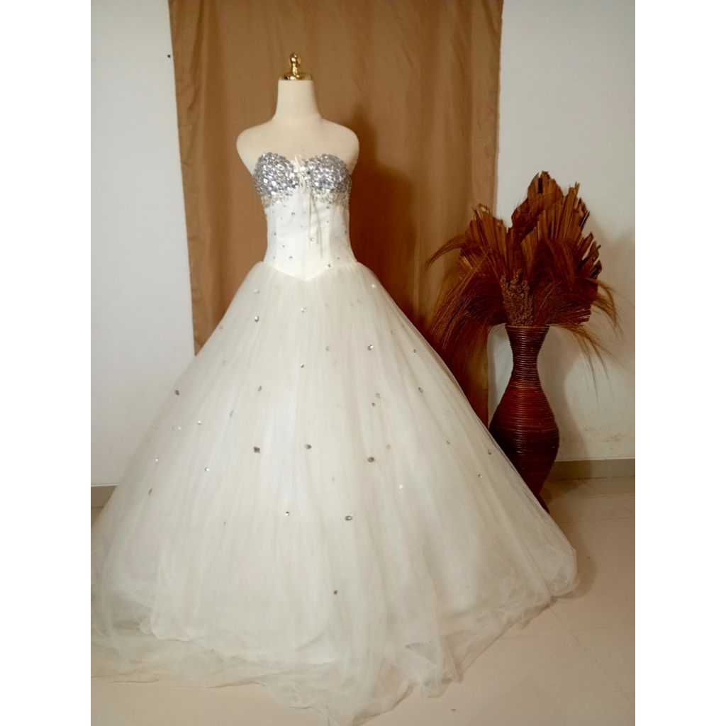 sewa gaun pengantin-sewa wedding dress-sewa baju pengantin