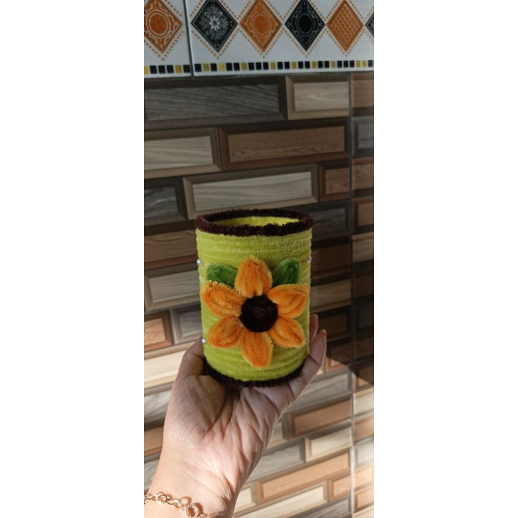 

Tempat pensil//bunga kawat bulu//handmade