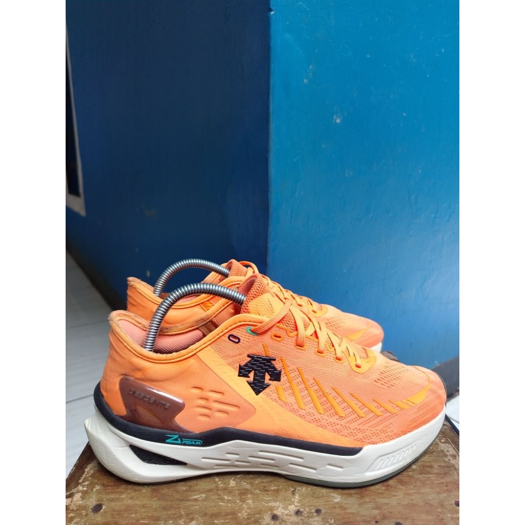 Sepatu Descente Running size 40,5