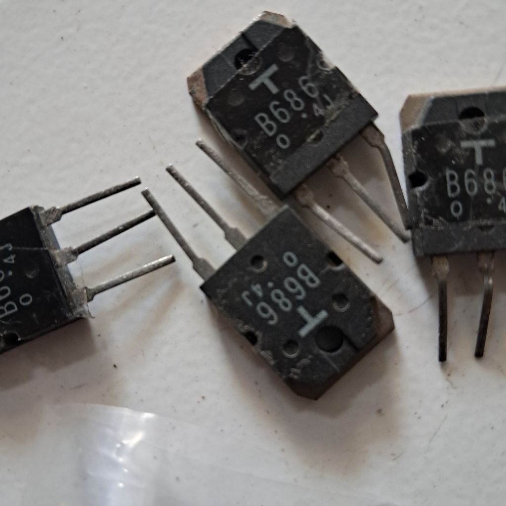 transistor 2SB686 B686 ORIGINAL TOSHIBA NOS