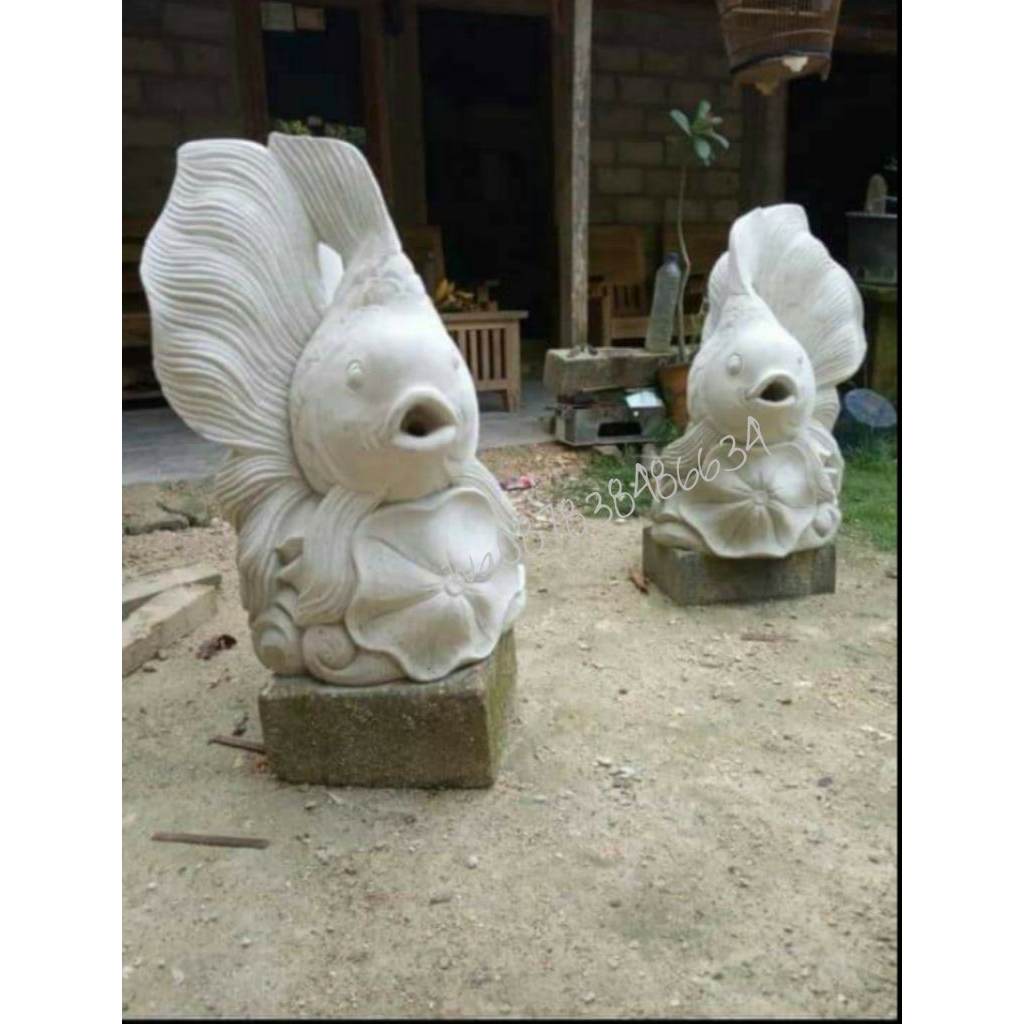 patung ikan air mancur