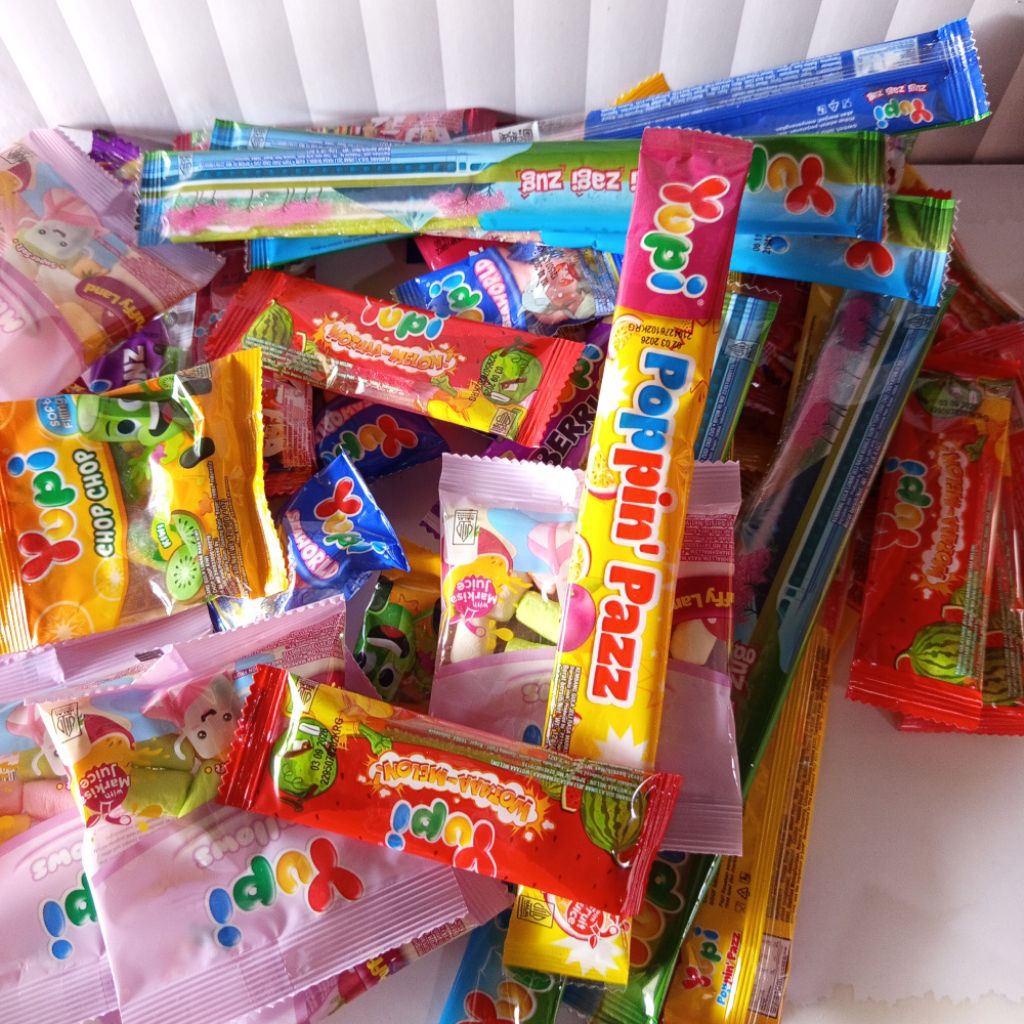 

Permen Yupi Mix 500an dan 1000an isi 36pcs free 1 pcs