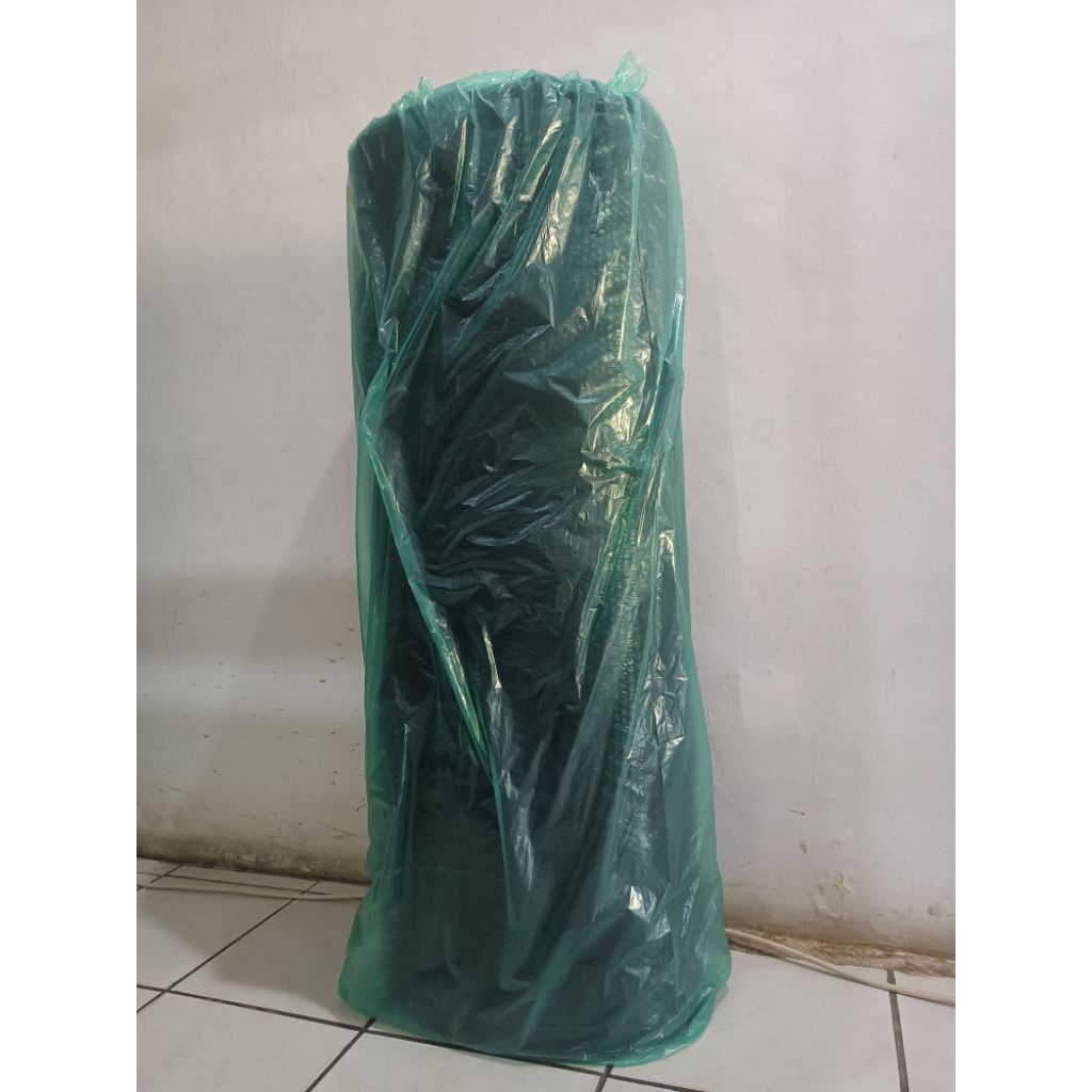 

Bubble warp hitam roll 125x50meter 3kg