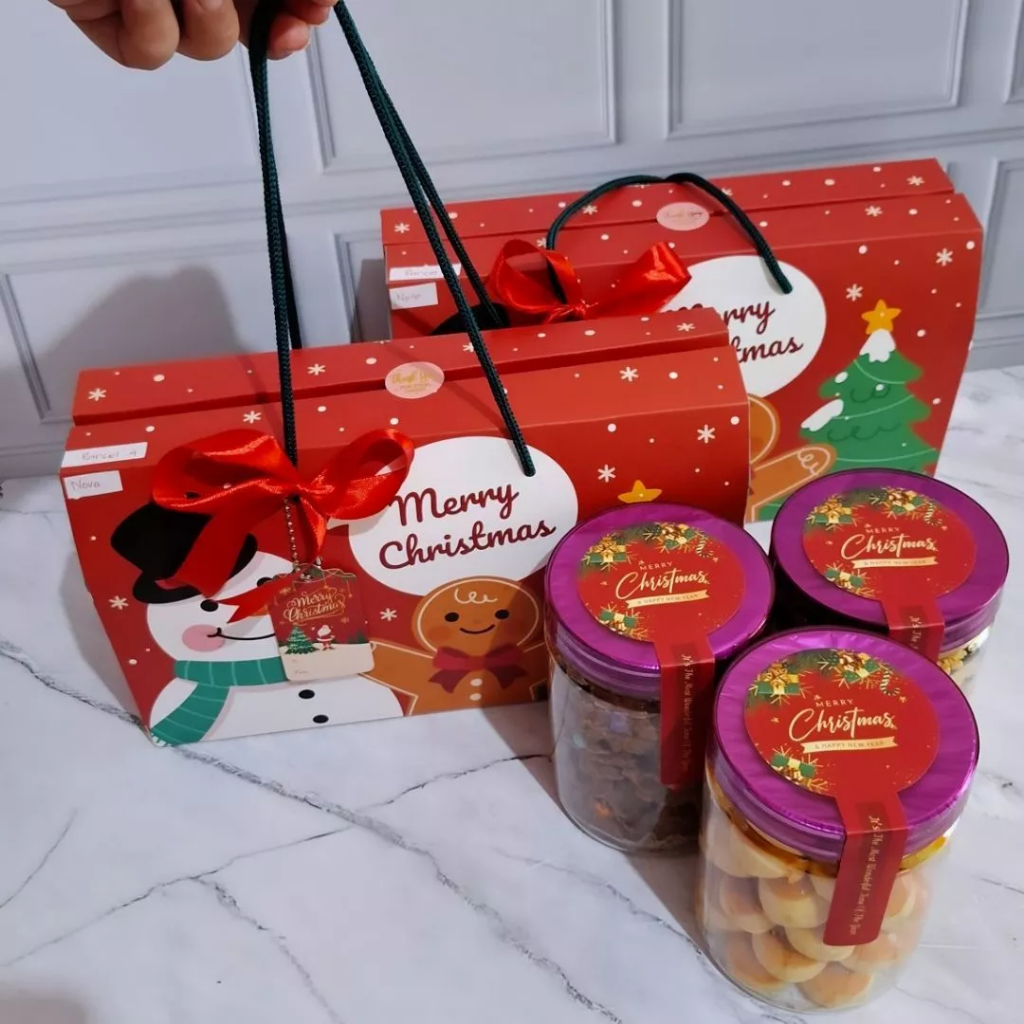 

GABLE BOX PERAYAAN NATAL MOTIF SNOWMAN SIZE 28X10X11 CM