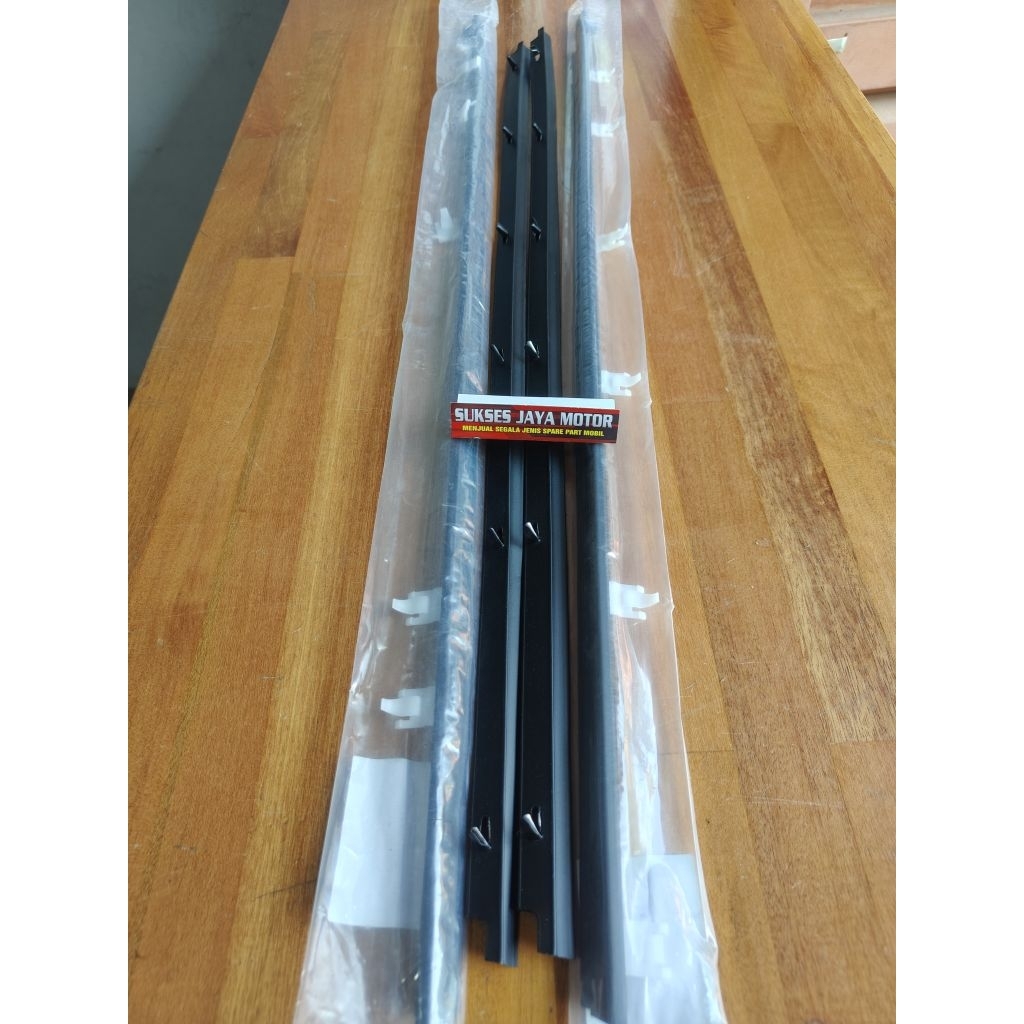 pelipit avanza xenia LAMA 2011 kebawah karet pintu avanza xenia VVTI pelipis pintu avanza xenia lama