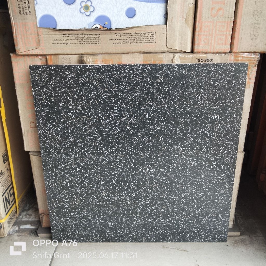 Keramik lantai 50x50.Logan Black/Platinum