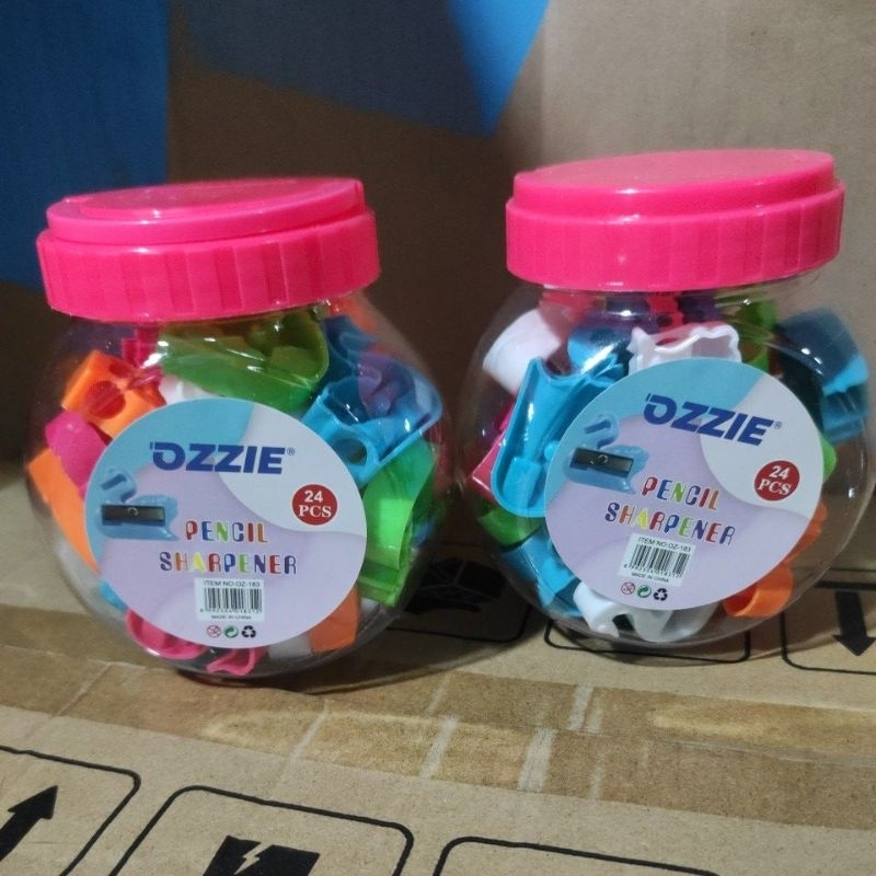 

Rautan Toples / Serutan Pensil Motif Random merk OZZIE Tajam dan Warna warni (1 PAK isi 24 PCS)