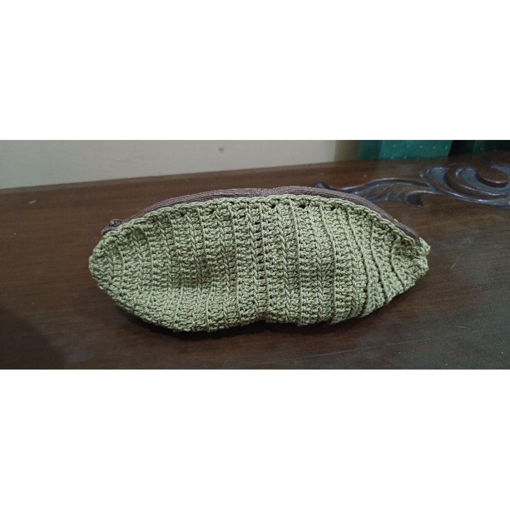 

TEMPAT PENSIL BENTUK KACANG