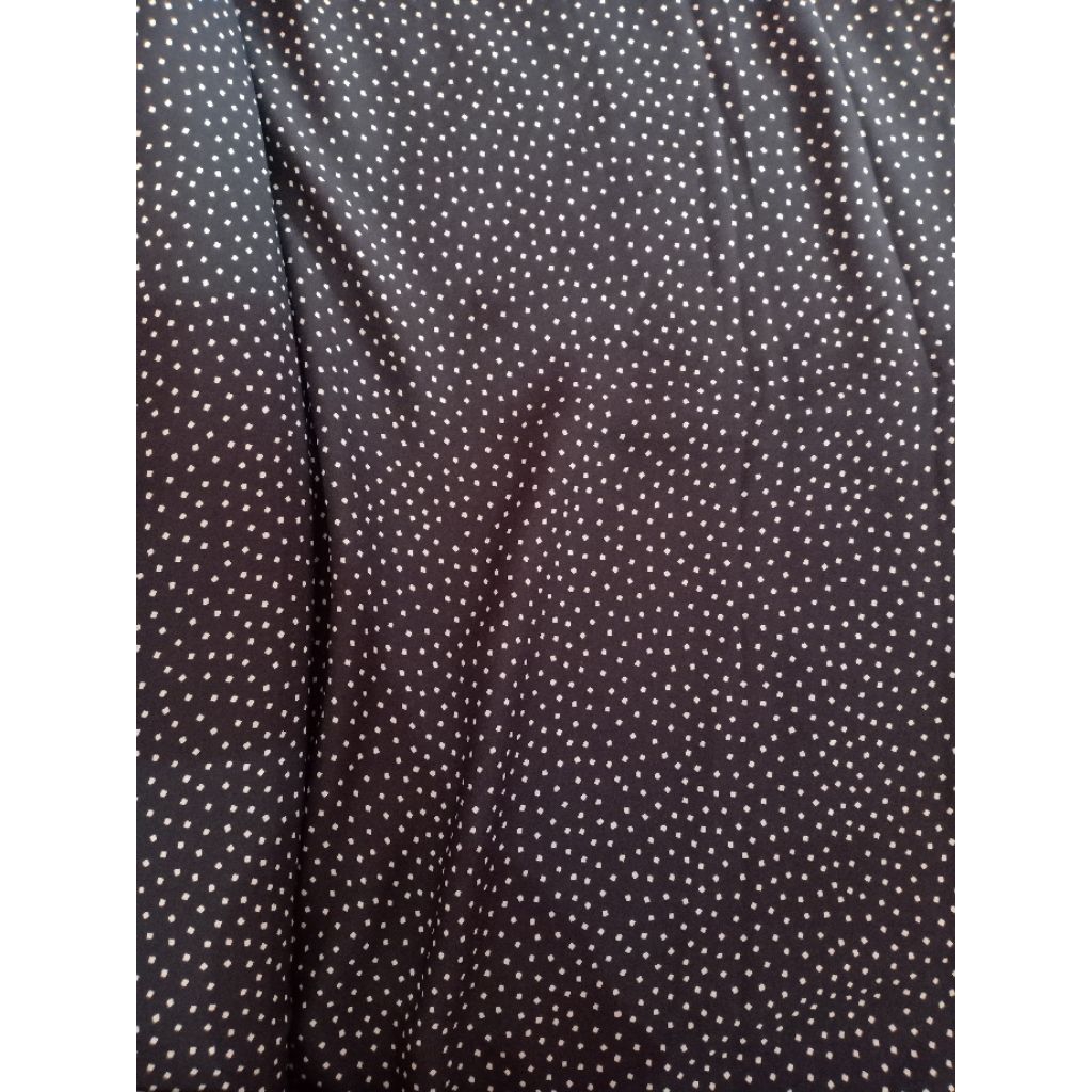 KAIN CERUTI KAIN CHIFFON TEBAL MOTIF KOTAK KECIL DASAR ABU TUA (REQ PANJANG 50 CM = Rp14.000)