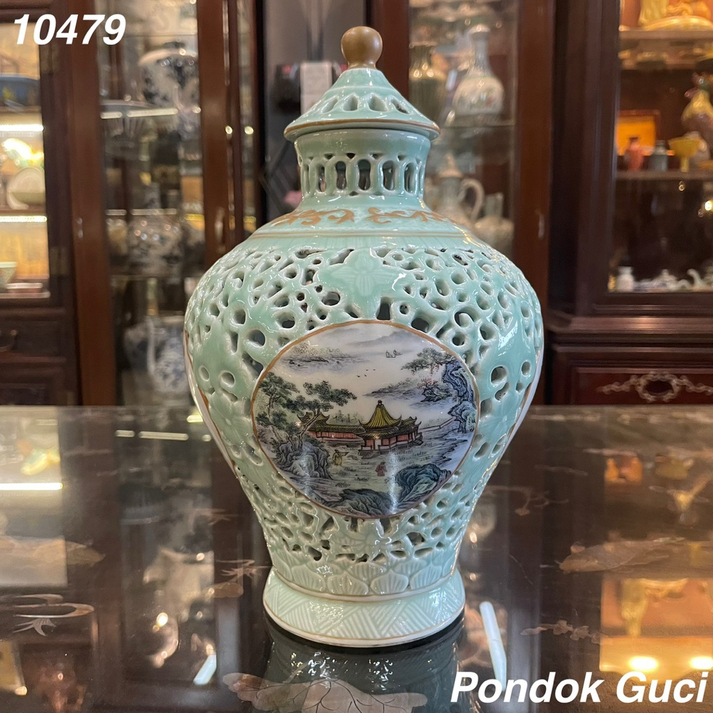 A Cloisonne Famile-Rose vase 17TH century, guci antik, vas antik, keramik antik, barang antik, dekor