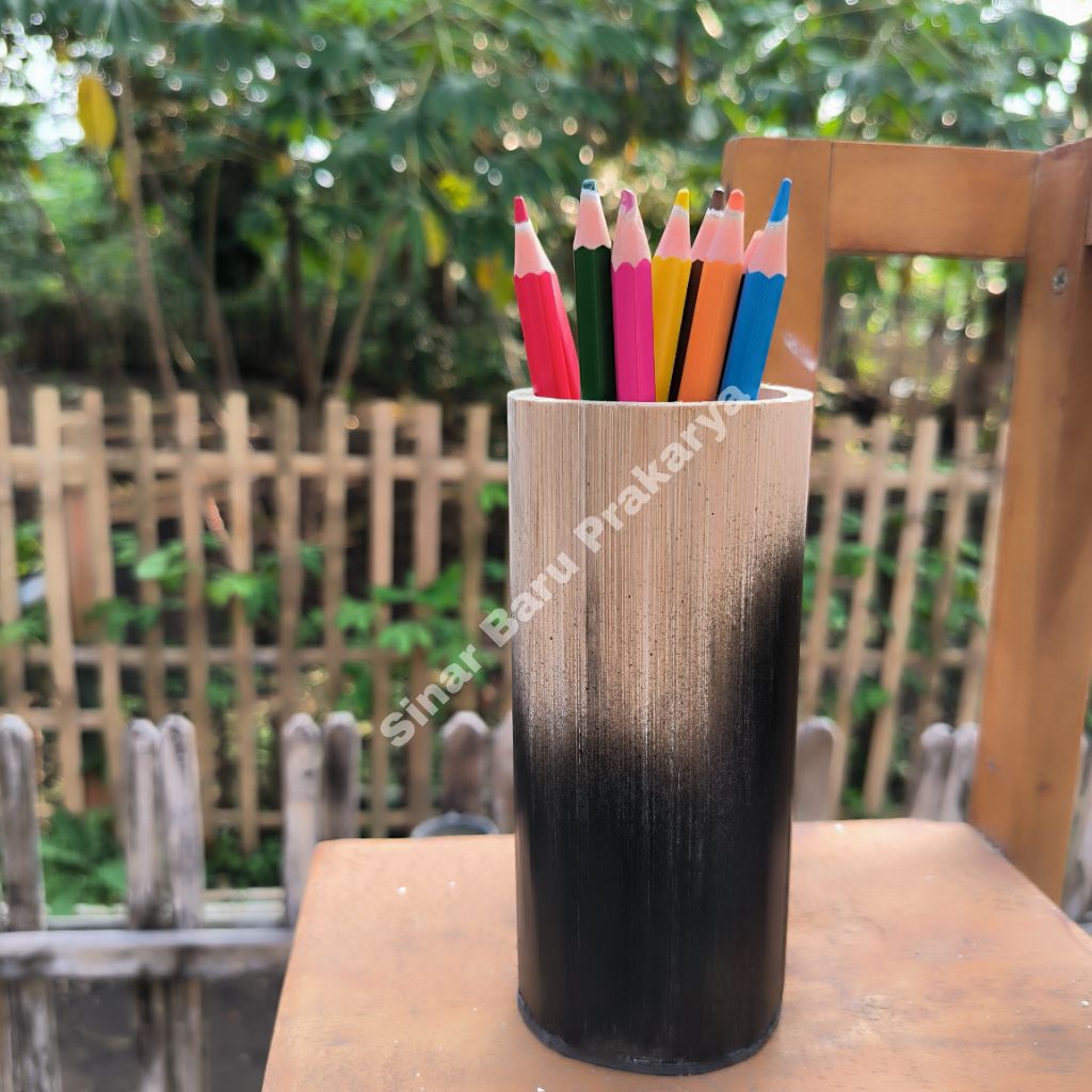 

Prakarya Tempat Pensil Pencil Pulpen dari Bambu Motif Hitam Sebagian