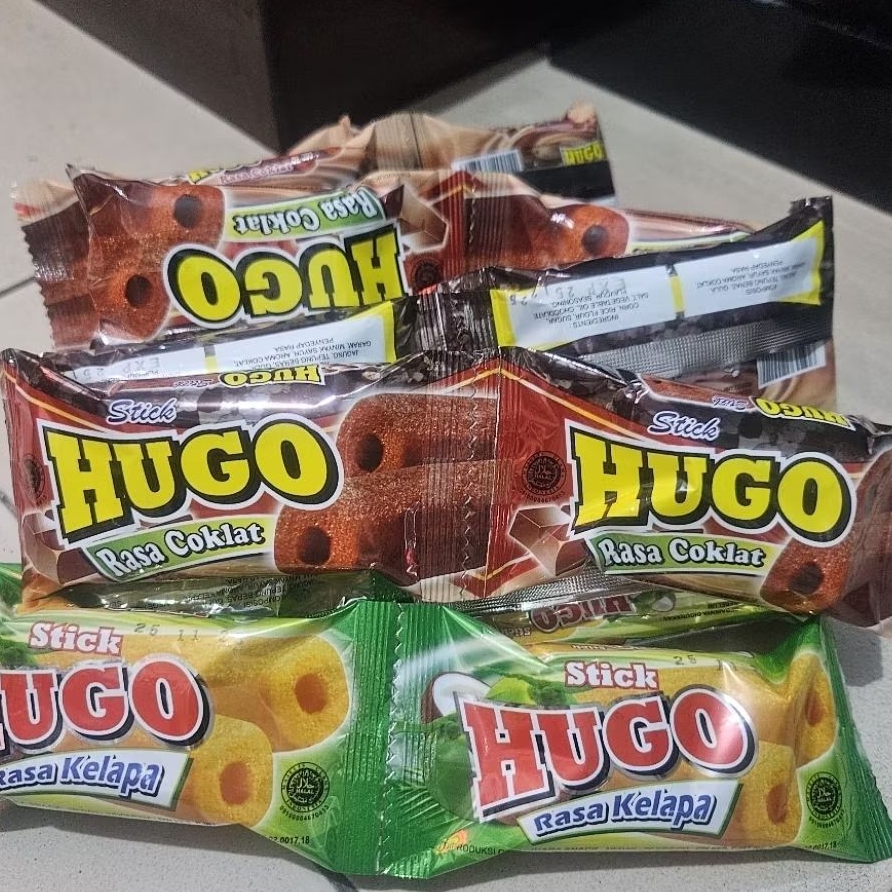 

makanan ringan snack hugo stik stick wafer stick rasa kelapa dan coklat