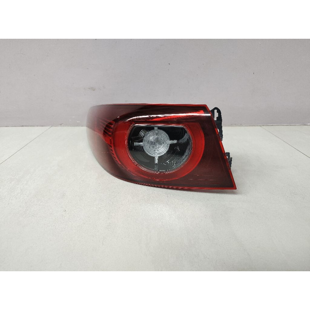 Lampu belakang stoplamp Mazda 3 2019