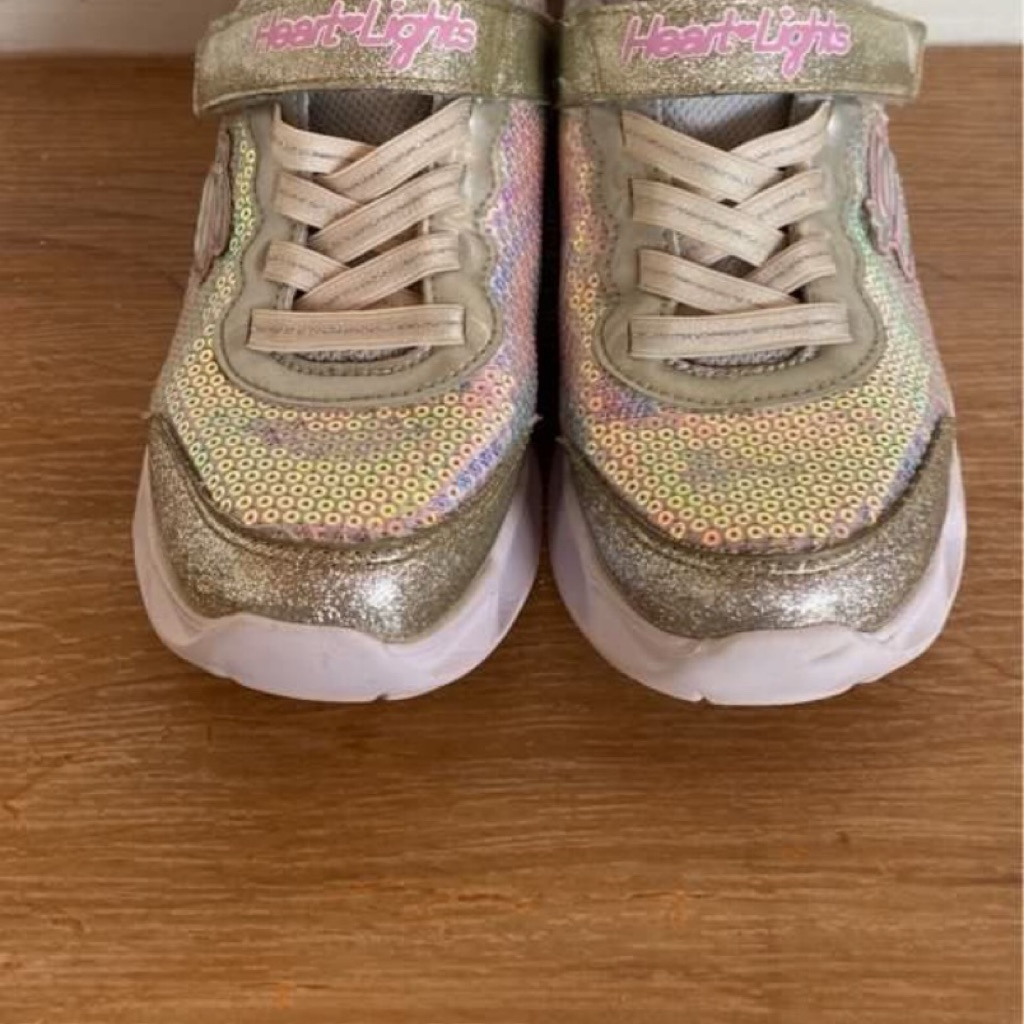 sepatu anak skechers heart light girls preloved