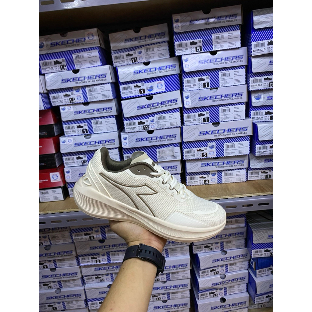 Sepatu Diadora original pria /Diadora Nozzle mena running shoea-beige