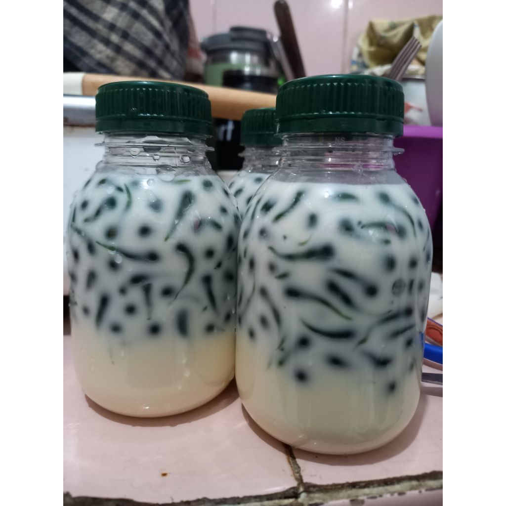 

Es dawet cendol kecebong gula aren asli tanpa pengawet segar dinikmati
