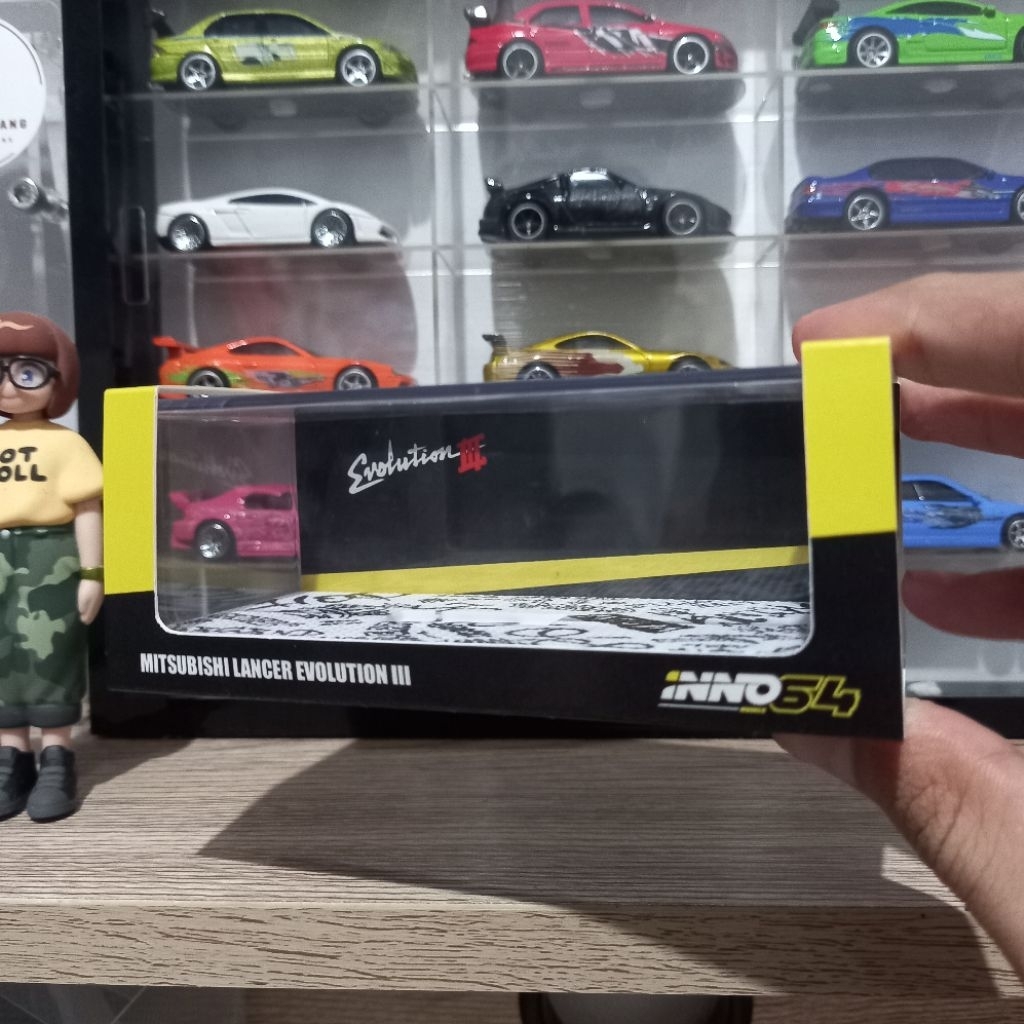 Custom Box Sleeve + Backdrop Mitsubishi Evolution Lancer III Yellow Inno64 (Tanpa Mobil & Tanpa Akri